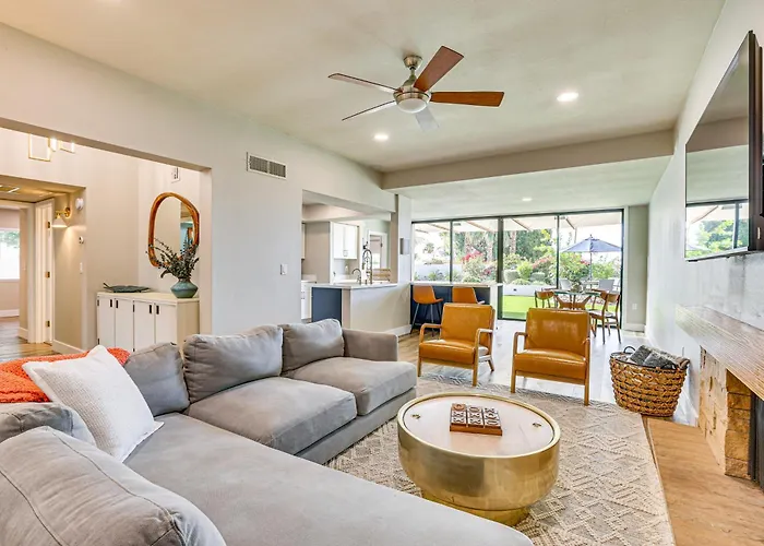 Private Pool + Putting Green: Sunny Gem *