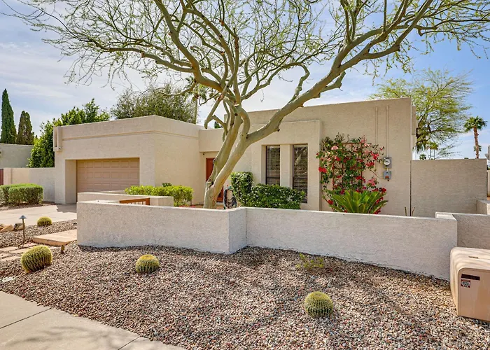 Private Pool + Putting Green: Sunny Gem Holiday home *