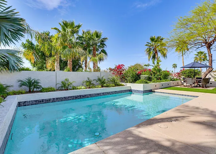 Private Pool + Putting Green: Sunny Gem Holiday home *