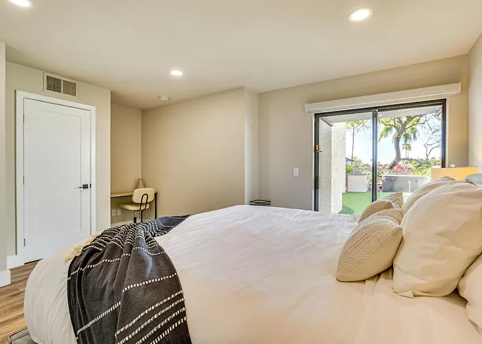 Private Pool + Putting Green: Sunny Gem *