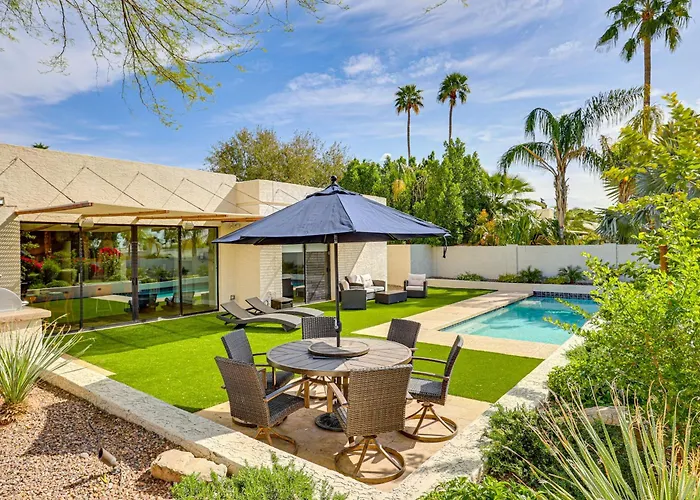 Private Pool + Putting Green: Sunny Gem Holiday home *